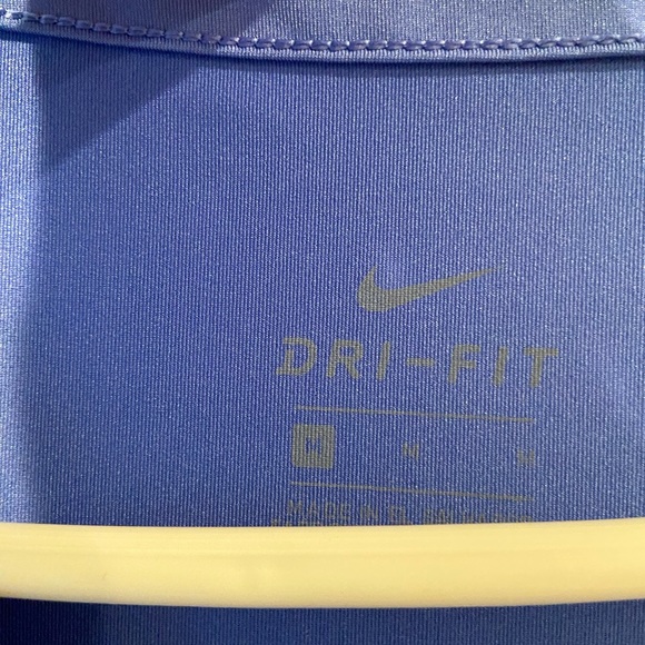 Nike V-neck tshirt NWOT - Picture 3 of 4